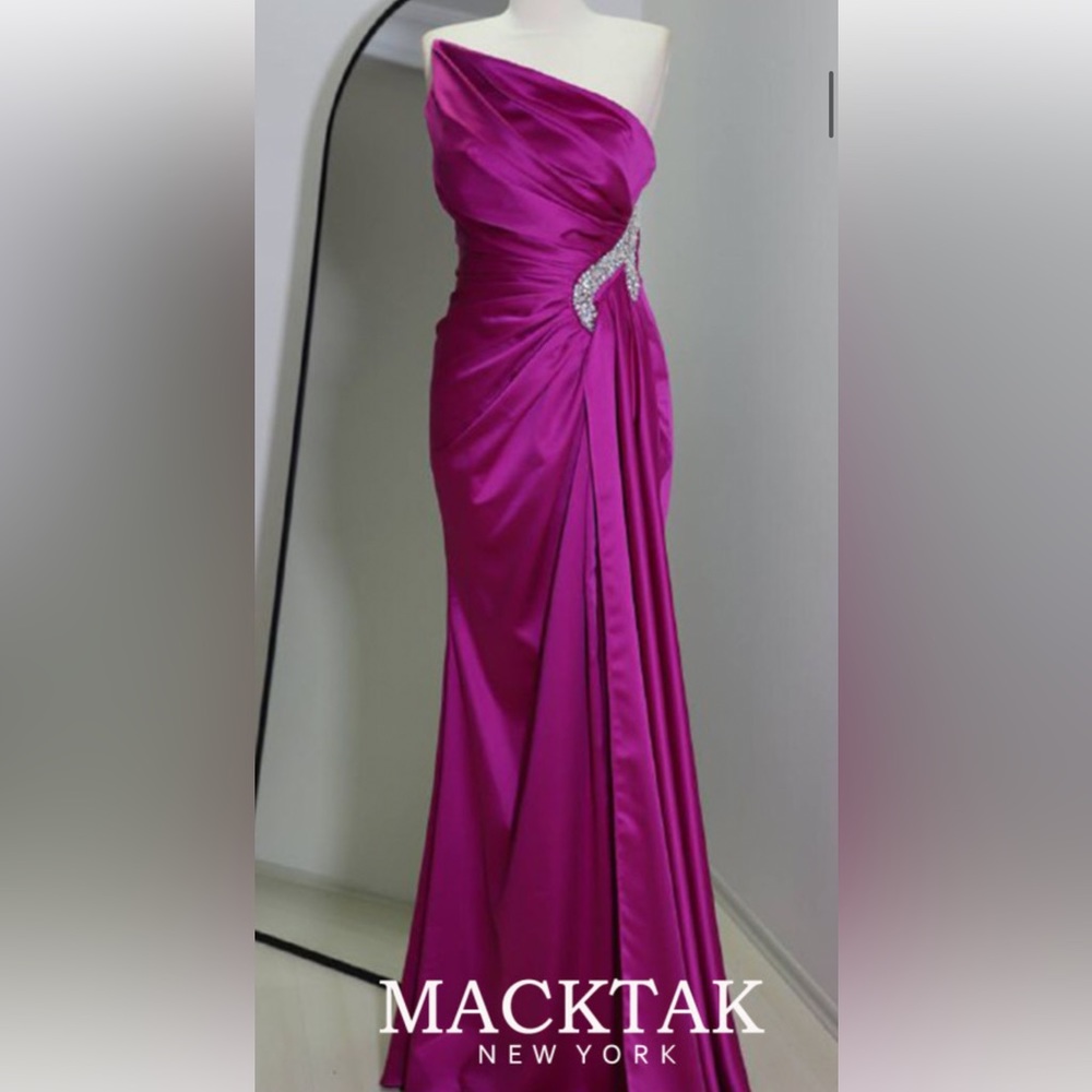 Macktack Newyork fuschia gown